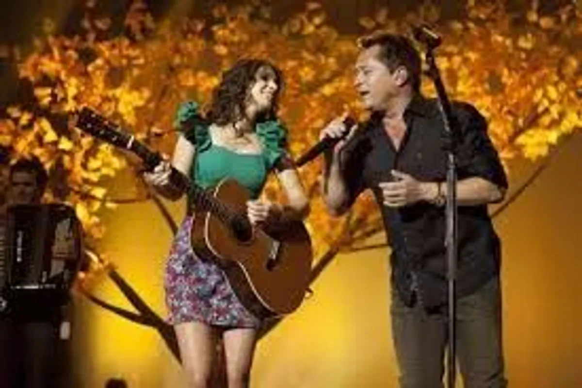 paula fernandes leonardo