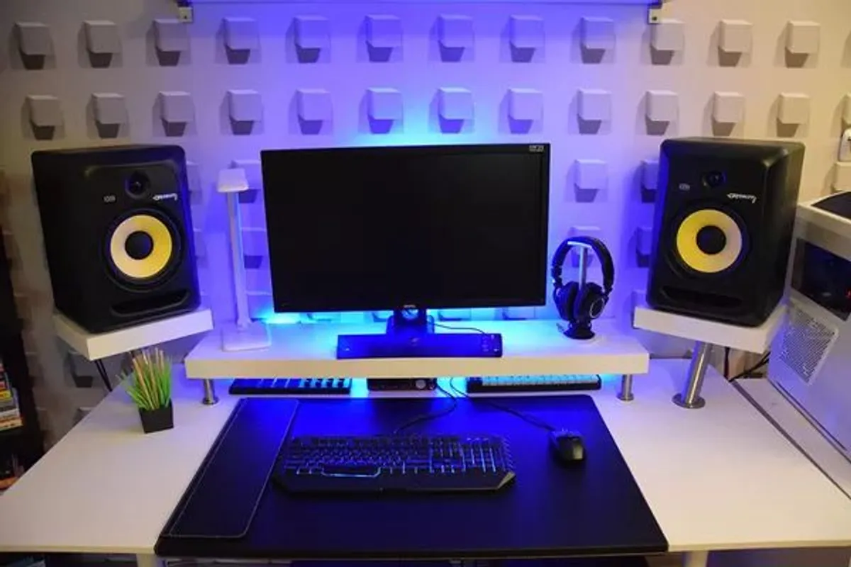 mesa minimalista home studio